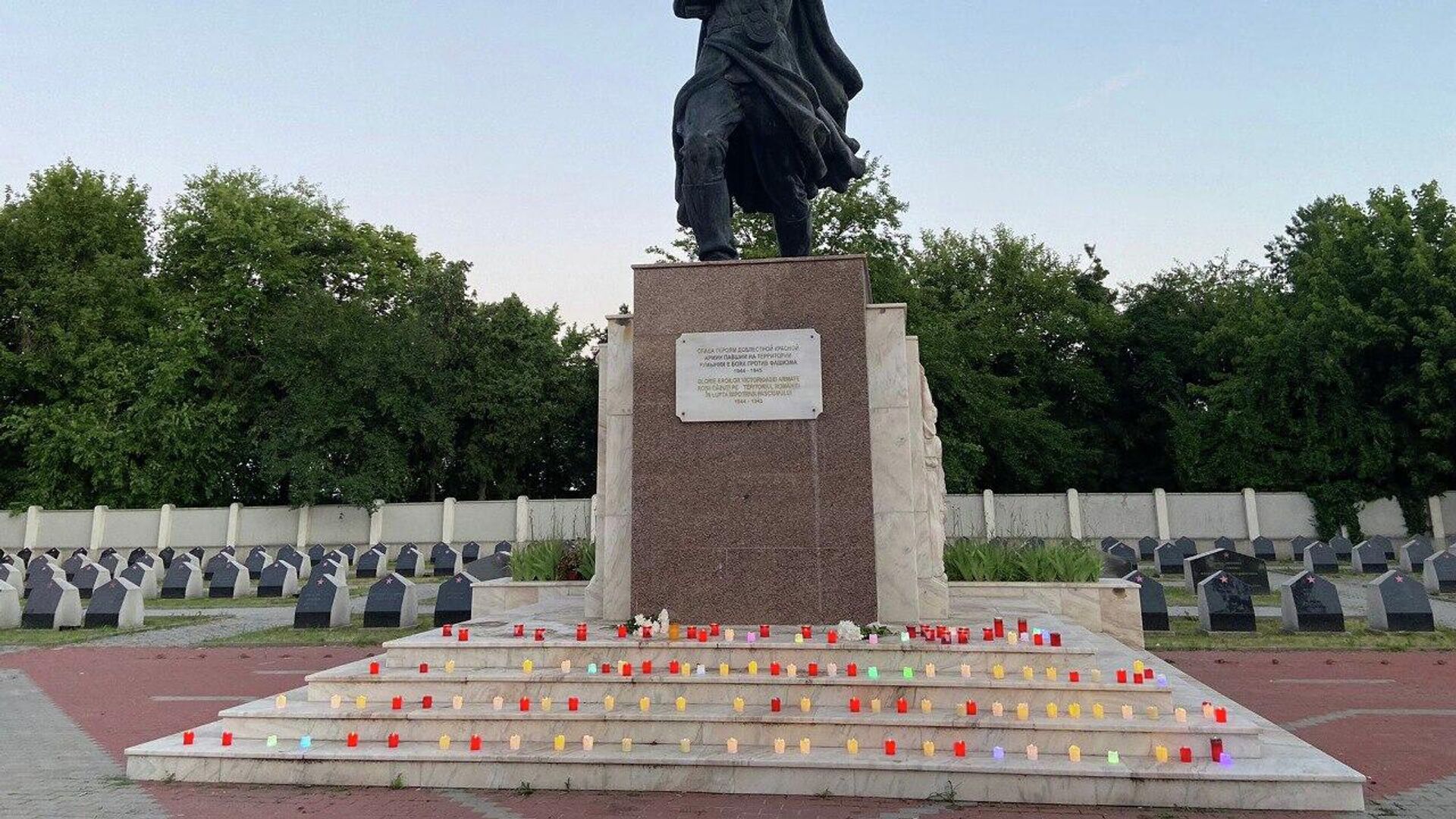 În București a avut loc acțiunea „Lumânarea memoriei” - Sputnik Moldova-România, 1920, 22.06.2022