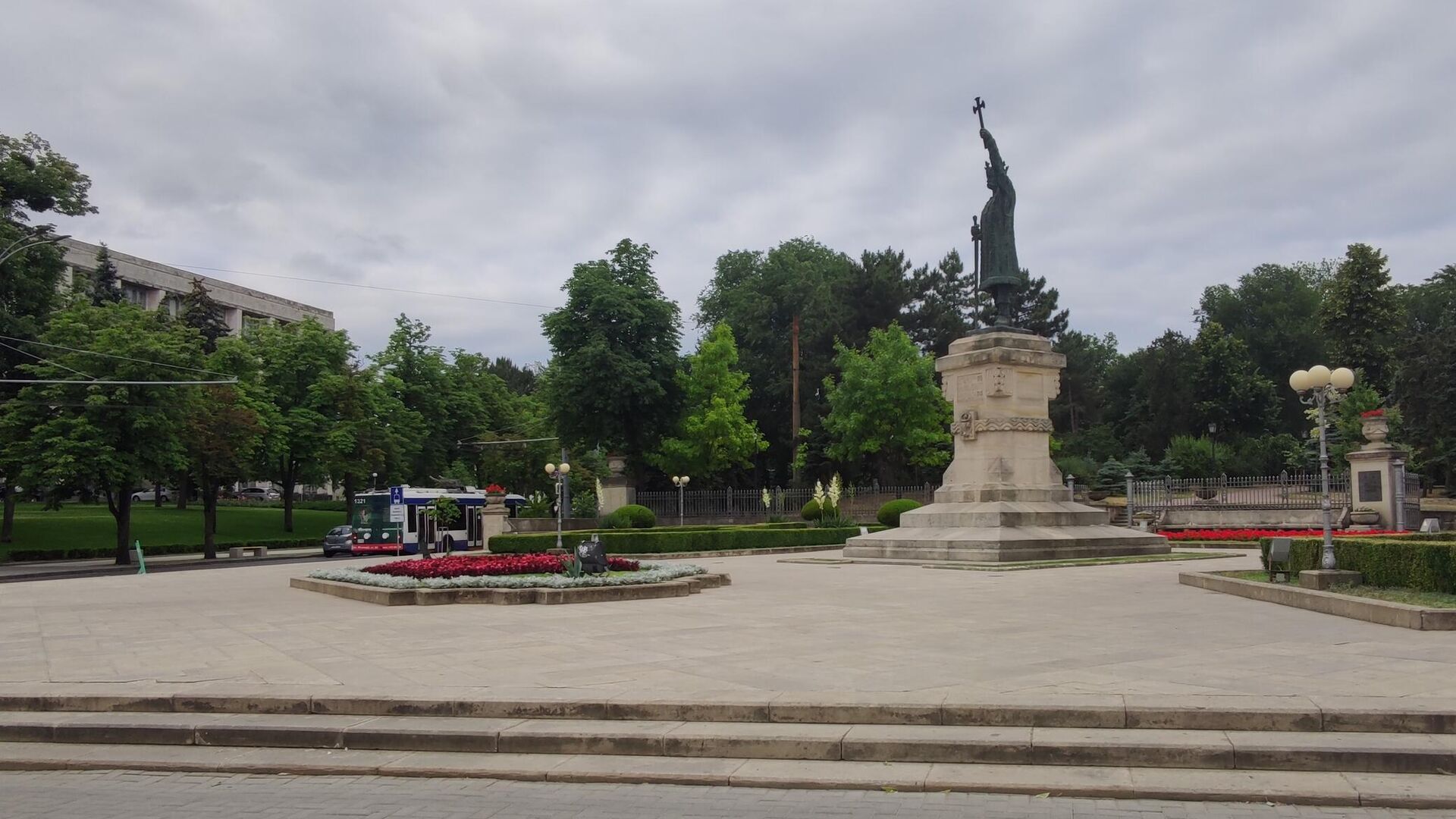 Monumentul lui Ștefan cel Mare și Sfânt, Chișinău, 23 iunie 2022 - Sputnik Moldova, 1920, 28.06.2022