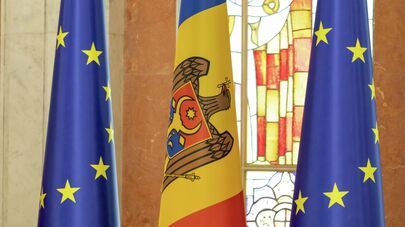 Flagurile Republicii Moldova și Uniunii Europene