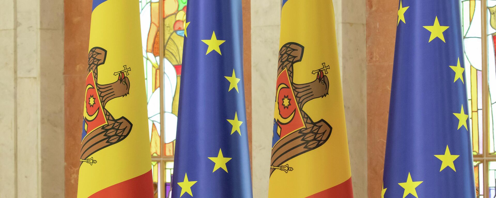 Flagurile Republicii Moldova și Uniunii Europene - Sputnik Moldova, 1920, 07.11.2022