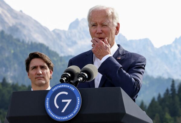 Președintele american Joe Biden în timpul conferinței de presă alături de premierul canadian Justin Trudeau și alți lideri ai G7 și UE în timpul summitului G7 - Sputnik Moldova-România