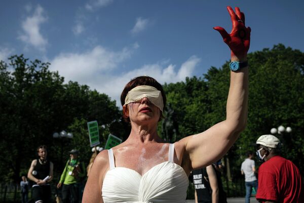 Активистка движения за права на аборты на акции протеста на Юнион-сквер в Нью-Йорке. - Sputnik Молдова