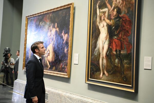 Președintele francez Emmanuel Macron pe 29 iunie 2022 a vizitat Muzeul Prado din Madrid - Sputnik Moldova-România