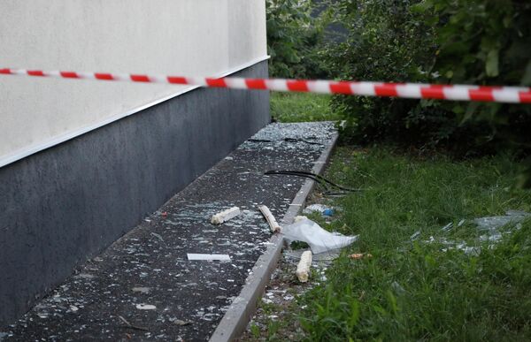 Cioburi de sticlă spartă într-o casă deteriorată din Belgorod. - Sputnik Moldova