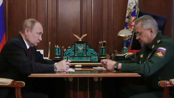 Президент РФ В. Путин провел встречу с министром обороны РФ С. Шойгу - Sputnik Moldova