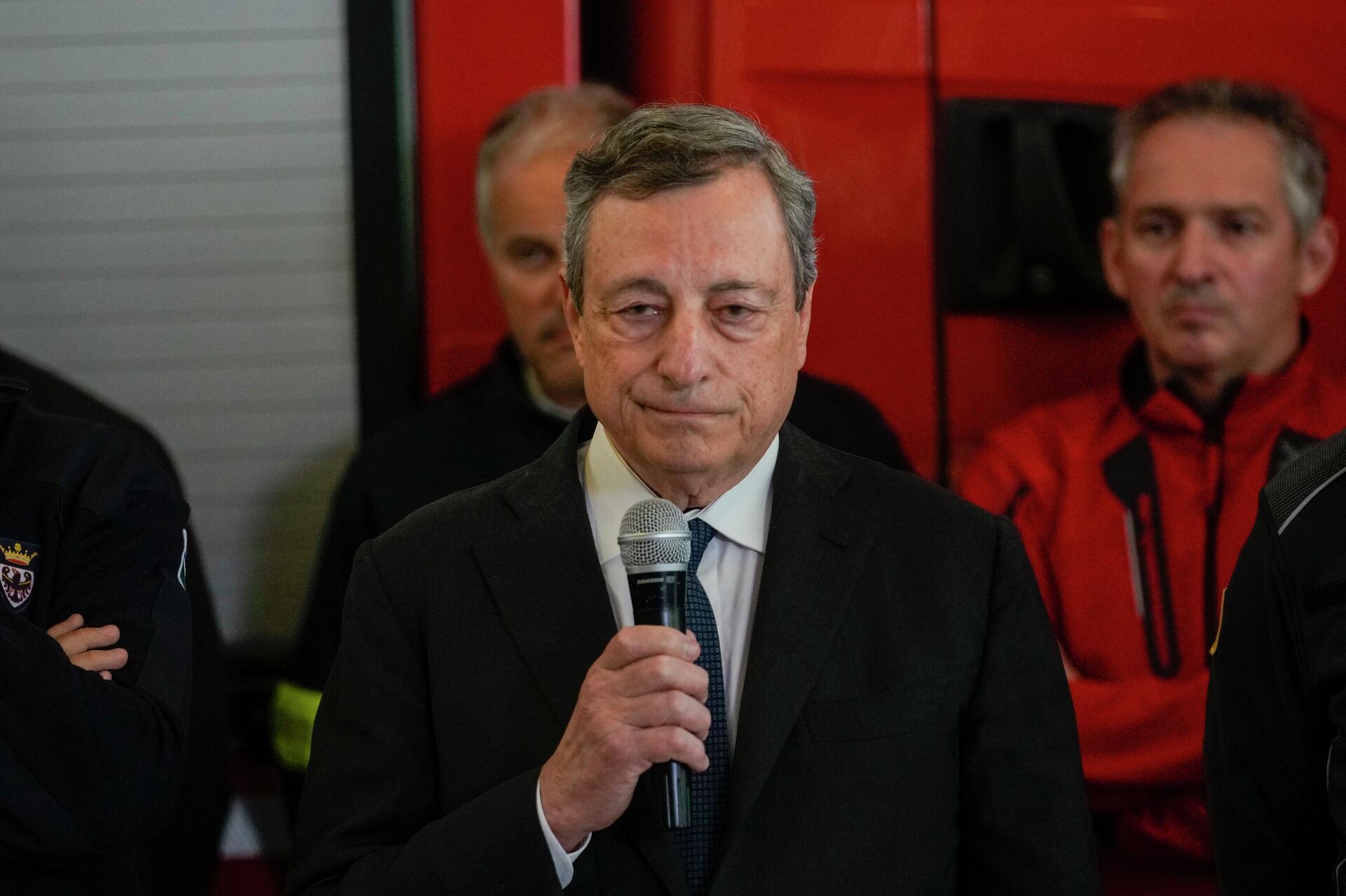 Премьер-министр Италии Марио Драги выступает на пресс-конференции в Канацеи, в итальянских Альпах на севере Италии - Sputnik Молдова, 1920, 22.09.2025