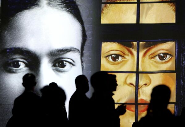 Пресс-показ иммерсивной выставки, посвященной Фриде Кало в Сан-Франциско. - Sputnik Молдова