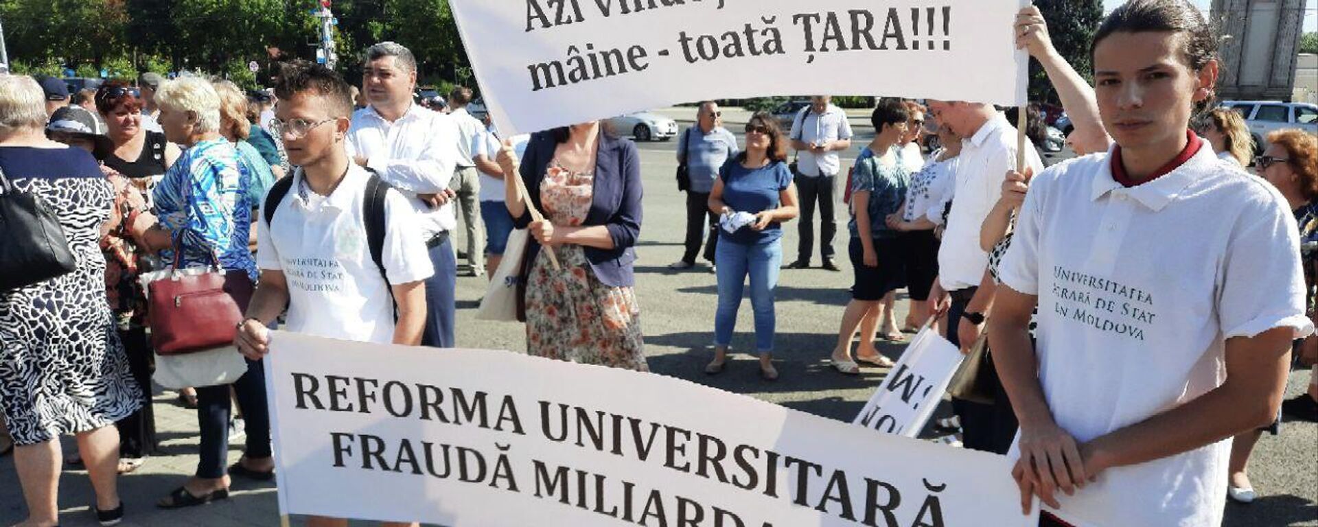 Протест у здания правительства против университетской реформы - Sputnik Молдова, 1920, 07.07.2022