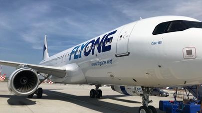 Самолет авиакомпании flyone