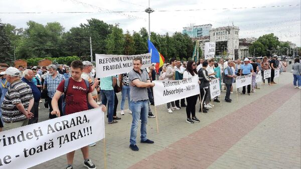 Акция протеста преподавателей и студентов Аграрного университета - Sputnik Молдова