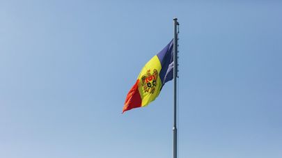 Флаг на здание правительства Молдовы