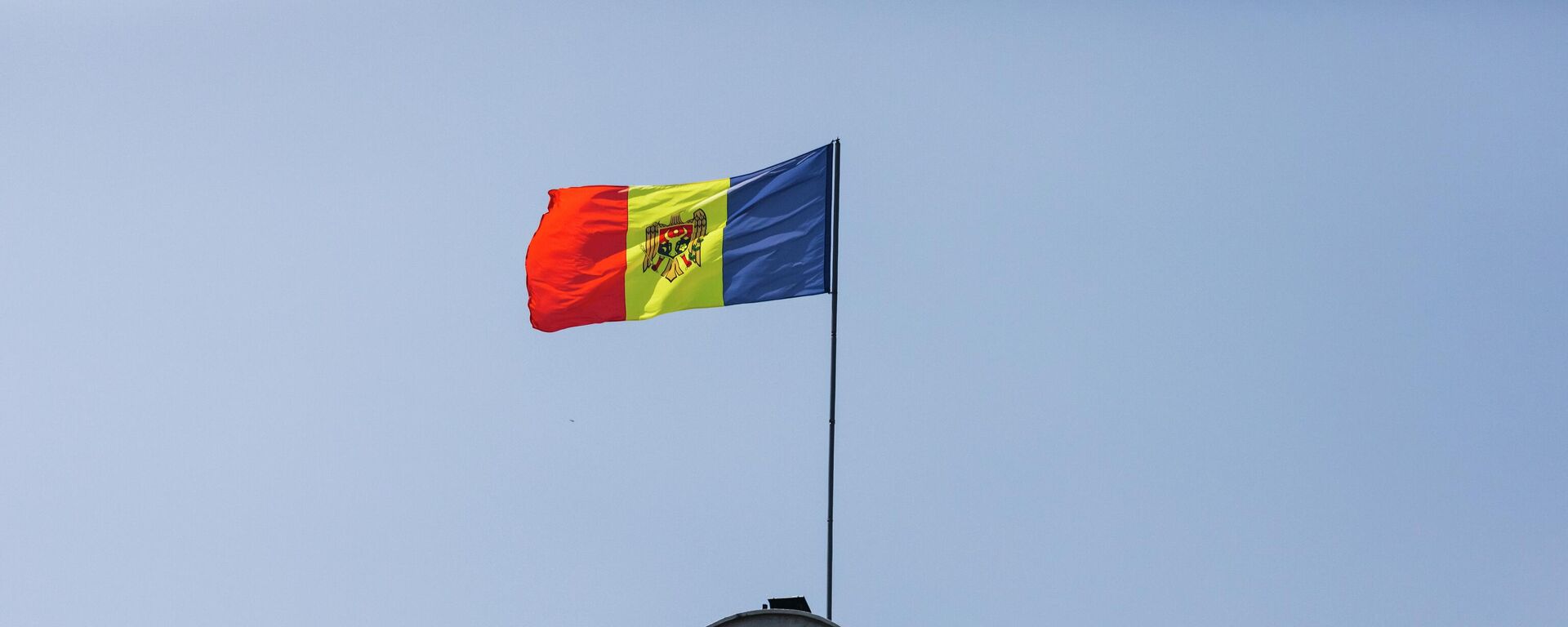 Флаг на здание правительства Молдовы - Sputnik Молдова, 1920, 17.10.2023
