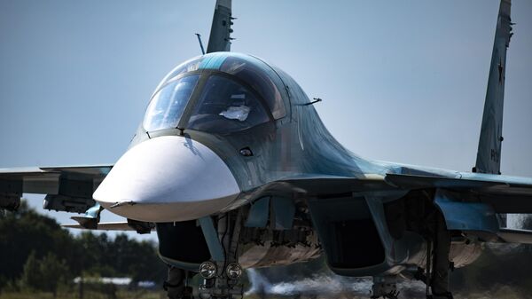 Истребитель-бомбардировщик Су-34 ВКС РФ - Sputnik Молдова