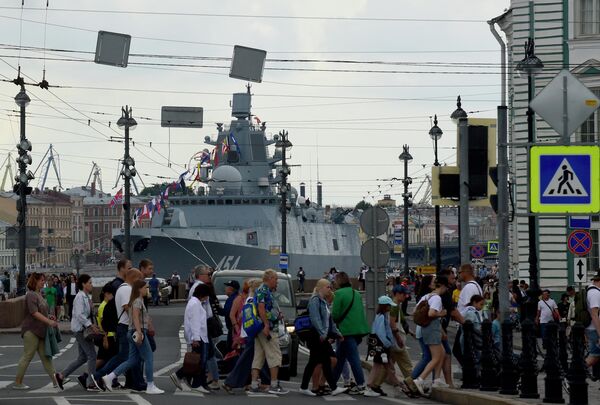Fregata rusă „Amiral Gorshkov” este pregătită pentru repetițiile de Ziua Marinei care va avea loc pe 29 iulie - Sputnik Moldova