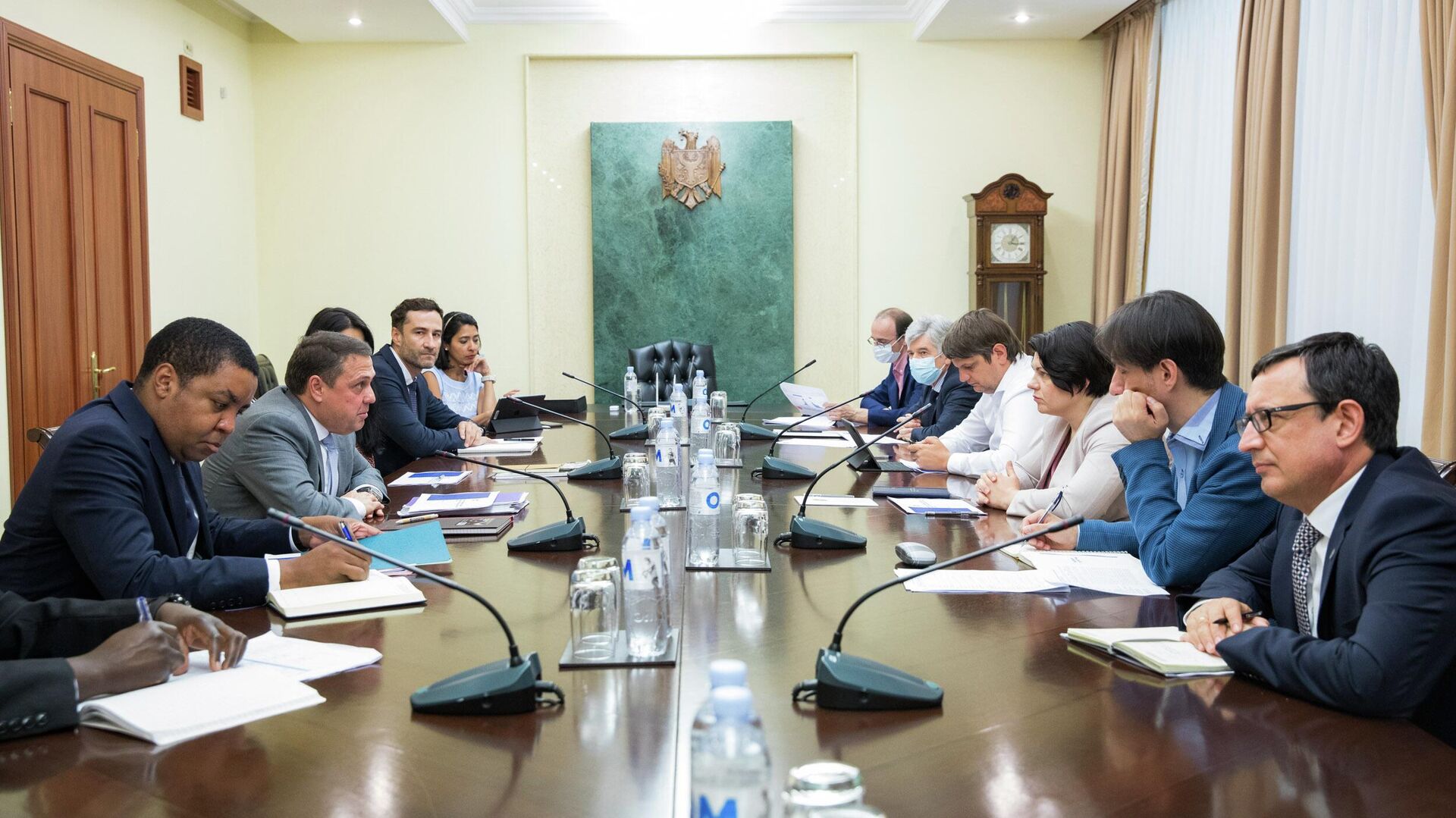 Встреча премьер-министра Молдовы Натальи Гаврилицы с членами миссии МВФ во главе с Рубеном Атояном - Sputnik Молдова, 1920, 26.07.2022