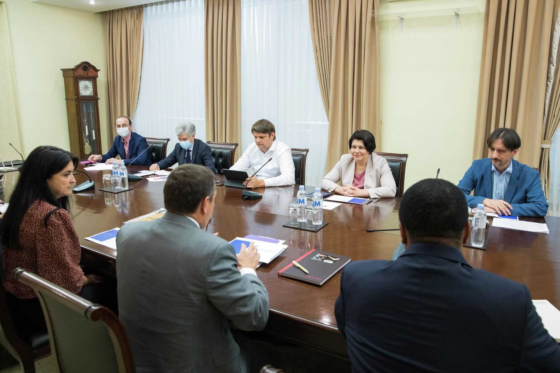 Встреча премьер-министра Молдовы Натальи Гаврилицы с членами миссии МВФ во главе с Рубеном Атояном - Sputnik Молдова, 1920, 26.07.2022