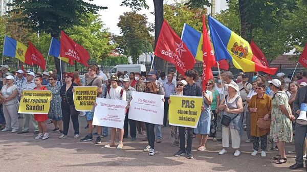 Протест социалистов возле здания парламента Молдовы - Sputnik Молдова