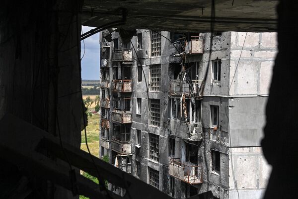 Дом, разрушенный в результате обстрелов Мариуполя - Sputnik Молдова