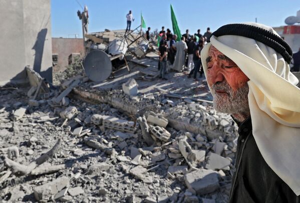 Реакция дедушки палестинского боевика Йехья Мири после того, как израильские силы разрушили его дом. - Sputnik Молдова