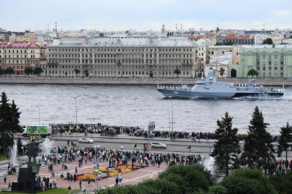 Малый ракетный корабль Одинцово на Главном военно-морском параде в честь Дня ВМФ РФ в Санкт-Петербурге - Sputnik Молдова