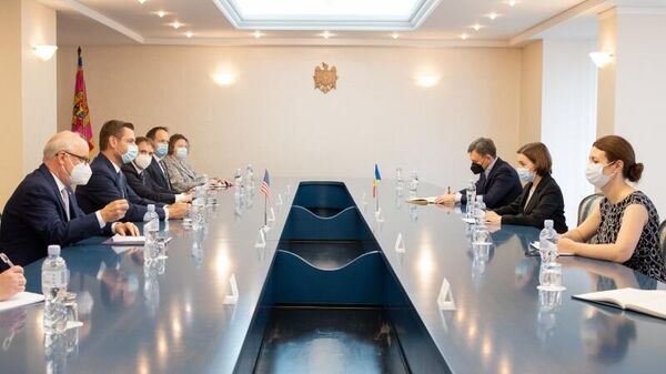 Встреча президента Молдовы Майи Санду с американским конгрессменом Эриком М. Суолвеллом - Sputnik Молдова