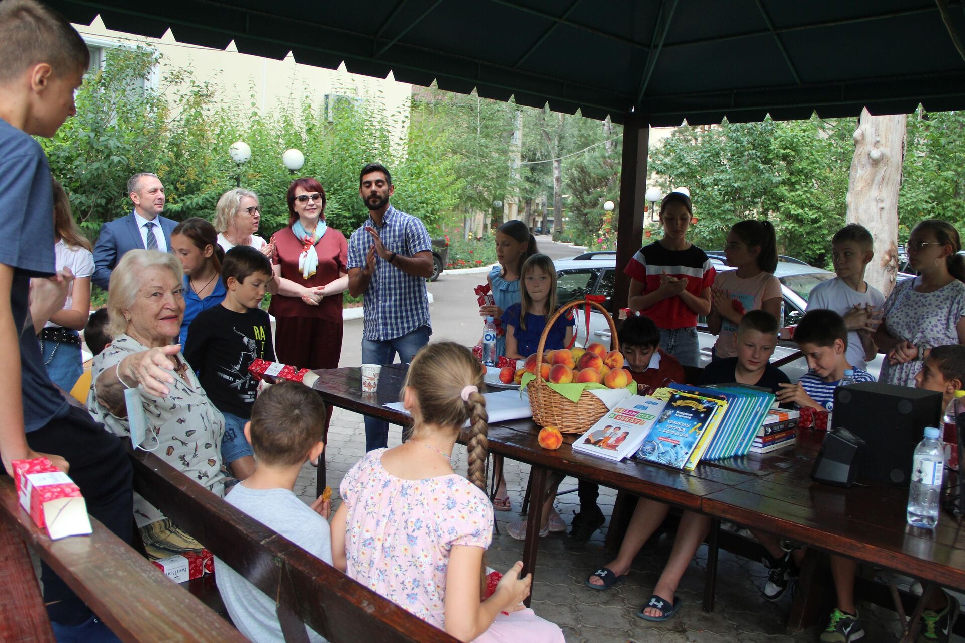 Детский лагерь посла России завершает смены накануне нового учебного года - Sputnik Молдова, 1920, 08.08.2022