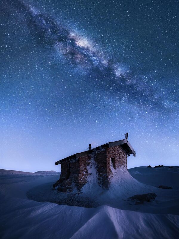Снимок The Top of Australia французского фотографа Josselin Cornou, победивший в категории The Night Sky конкурса Nature TTL Photographer of the Year 2022. - Sputnik Молдова