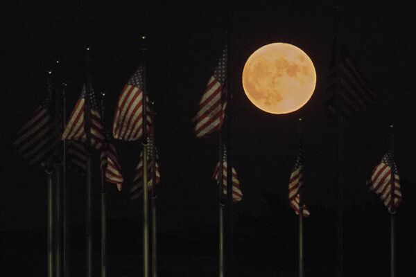 Super Luna văzută în Washington, SUA - Sputnik Moldova