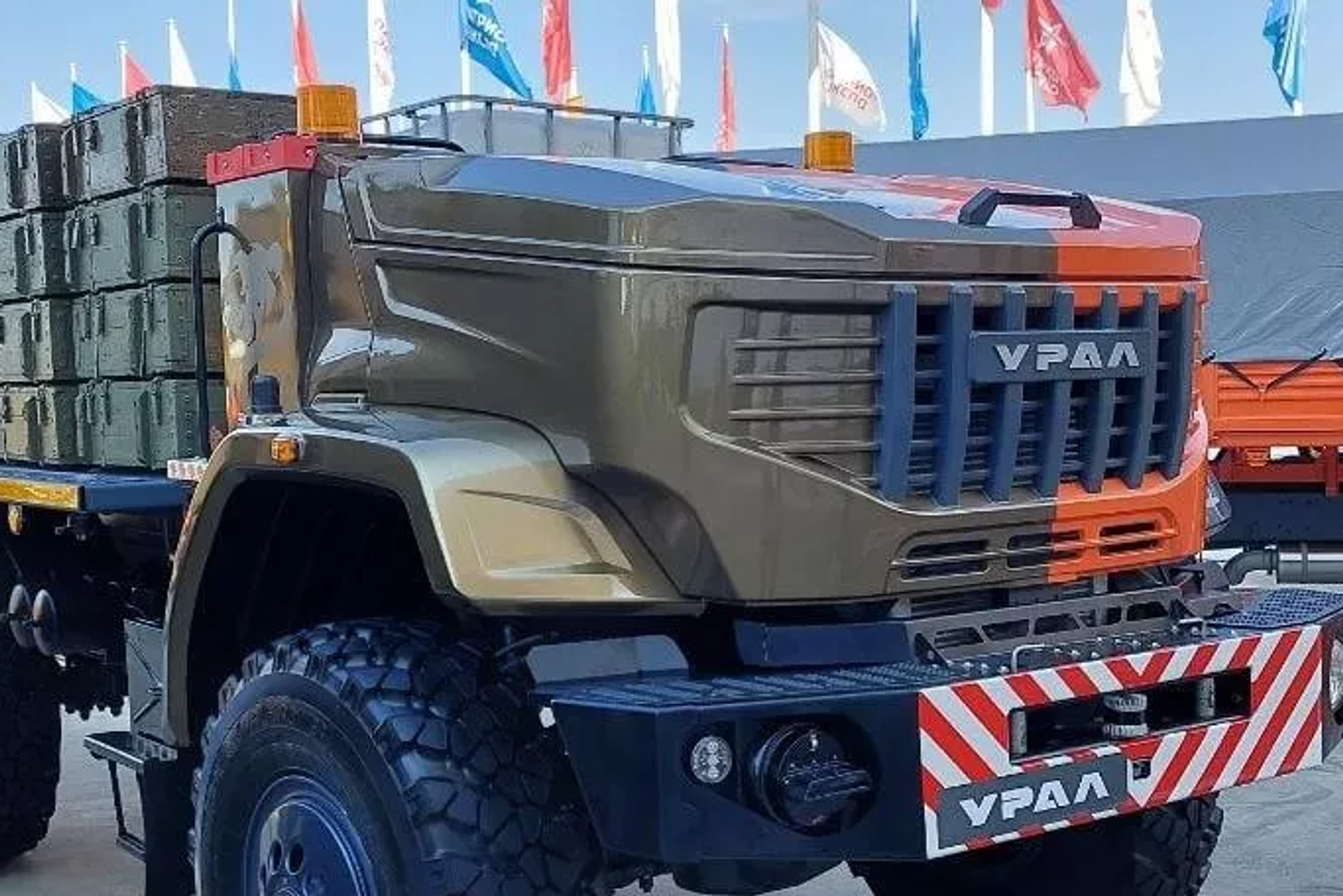 Прототип беспилотного военного грузовика Урал на форуме Армия-2022 - Sputnik Moldova, 1920, 15.08.2022