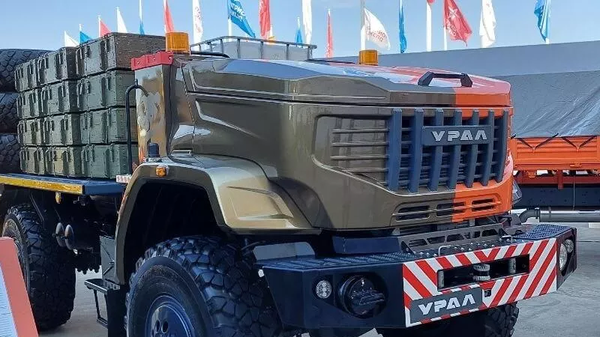 Camion militar fără pilot al companiei ruse Ural, la forumul Armia-2022 - Sputnik Moldova
