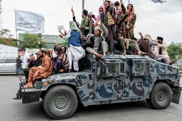 Боевики Талибана (движение Талибан находится под санкциями ООН за террористическую деятельность) празднуют год прихода власти, Каблу, Афганистан - Sputnik Молдова
