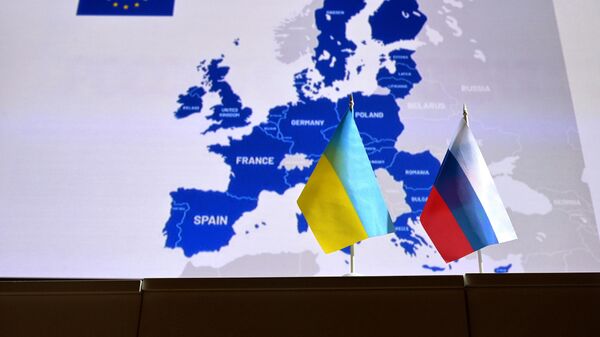 Drapelele de stat ale Ucrainei și Federației Ruse  - Sputnik Moldova