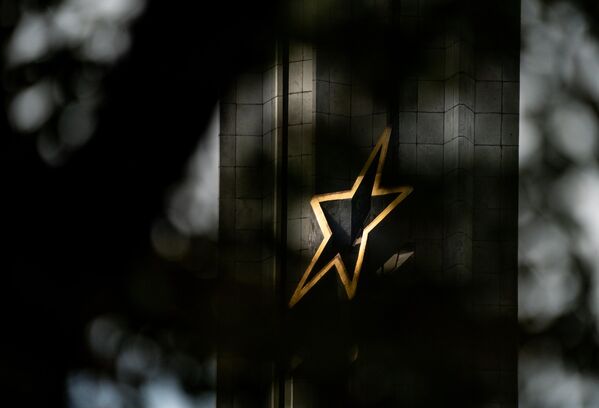 Звезда на монументе Освободителям Риги  - Sputnik Молдова