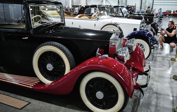 Автомобили Rolls-Royce на 32-й выставке старинных автомобилей и антиквариата Олдтаймер-Галерея 2022 - Sputnik Молдова