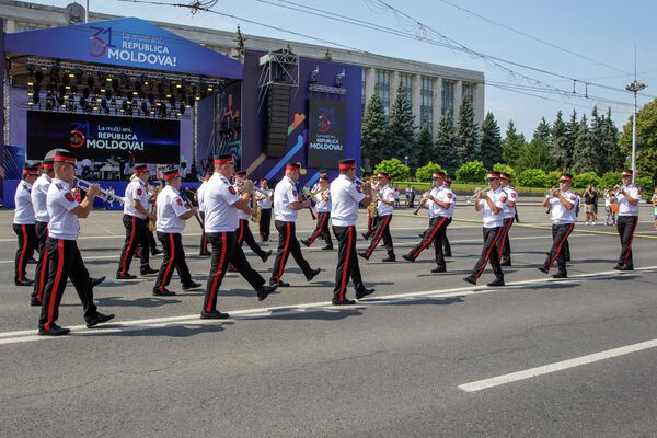 Парад военных оркестров на площади в Кишиневе. - Sputnik Молдова