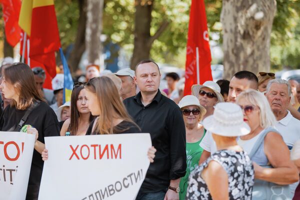 В митинге участвовали депутаты парламента, гражданские активисты, члены молодежных организаций. - Sputnik Молдова