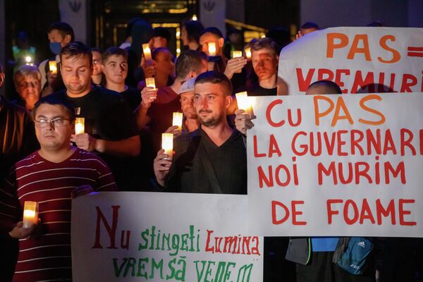 O acțiune de protest cu lumânări s-a desfășurat la Președinția Republicii Moldova - Sputnik Moldova