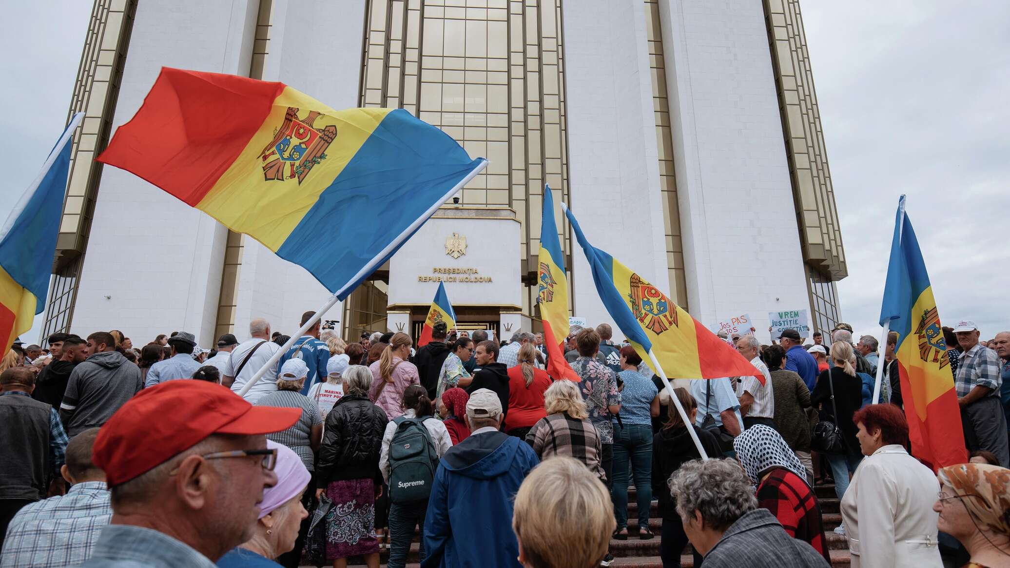 Смена власти. Протест партия Шор в Кишиневе. Протесты в Молдове против Санду. Митинг Молдавской партии 