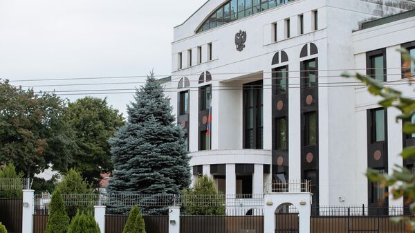 Консульство России в Молдове временно приостановило прием граждан - Sputnik Молдова