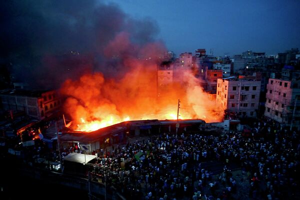 Пожар в трущобах Дакки, Бангладеш. - Sputnik Молдова