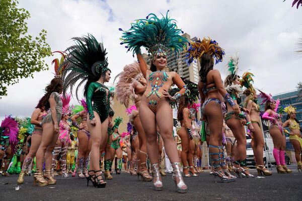 Артисты готовятся принять участие в карнавале в Ноттинг-Хилле, Великобритания. - Sputnik Молдова
