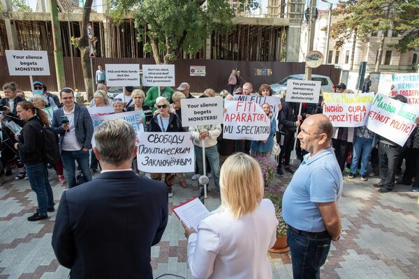 Протест ПКРМ и Партии &quot;Шор&quot; у посольства Германии - Sputnik Молдова