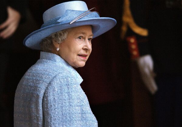Regina Elisabeta a II-a la Paris, 6 aprilie 2004.) - Sputnik Moldova