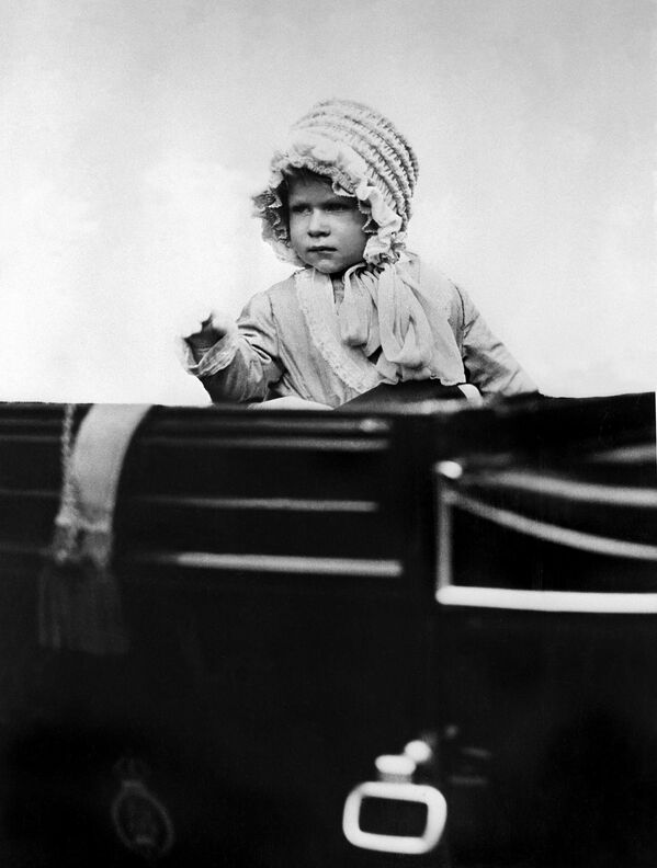 Двухлетняя принцесса Великобритании Елизавета, 1928 год. - Sputnik Молдова