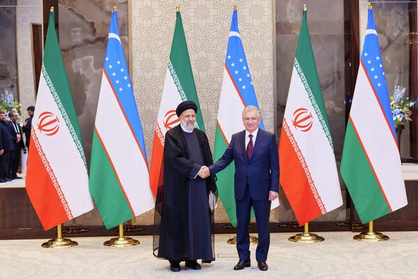 Узбекистан и Иран также подписали ряд важных двусторонних соглашений в первый день саммита. - Sputnik Молдова