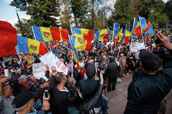 Протест также перекинулся и к зданию молдавского парламента. - Sputnik Молдова