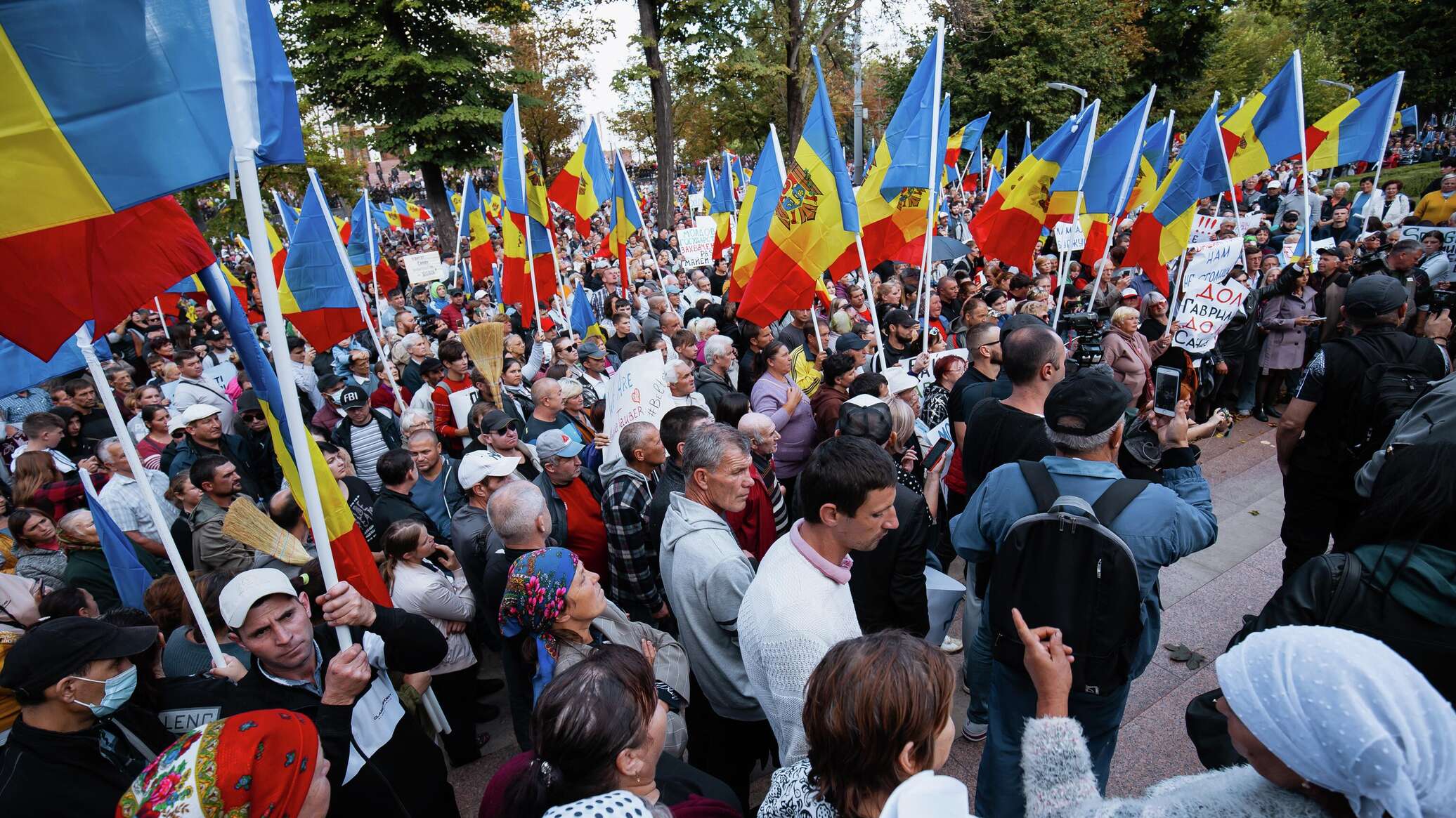 Молдова кишинев сегодня. Митинги в Молдавии 2022. Протесты в Молдове против Санду. Митинги в России. Митинг в Кишиневе.