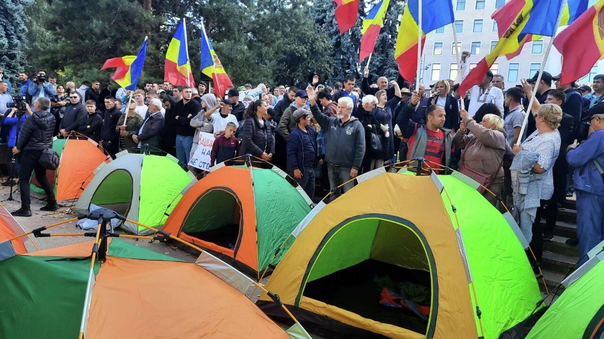 Молдова новости политик. Палаточный городок. Палаточный городок в Молдавии. Протесты в Молдове палатки. Кишинев палаточный городок протесты.