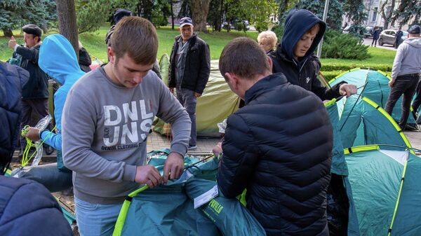 Protestatarii au mai instalat 80 de corturi în fața Parlamentului - Sputnik Moldova