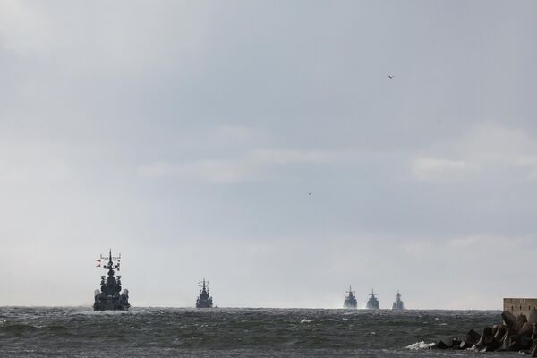 Nave ale Flotei ruse din Marea Baltică în timpul exercițiilor strategice în portul militar din Baltiisk. - Sputnik Moldova-România